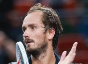 开云体育-美网险胜法网，梅德韦杰夫刷新纪录的简单介绍