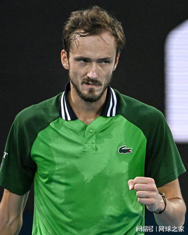 关于意大利网球队逆转英国网球队,梅德韦杰夫绝境逆转的信息 关于意大利网球队逆转英国网球队,梅德韦杰夫绝境逆转的信息
