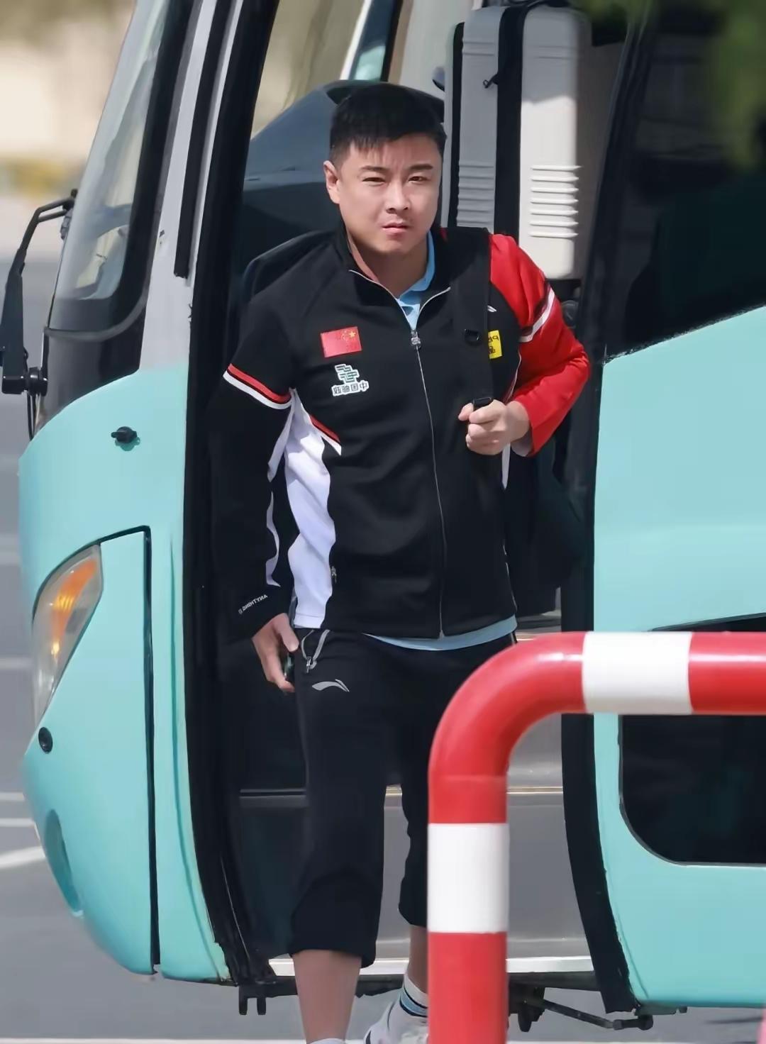 包含中国乒乓球队横扫德国乒乓球队，王皓统治全场的词条