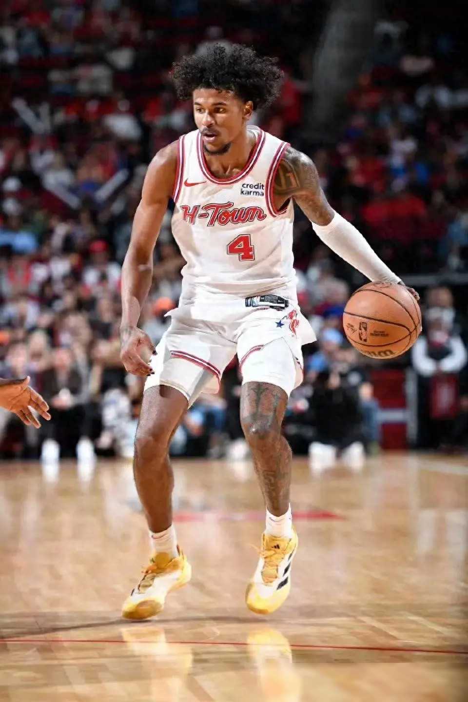 火箭新星崛起,横扫马刺迎来连胜的简单介绍 火箭新星崛起,横扫马刺迎来连胜的简单介绍