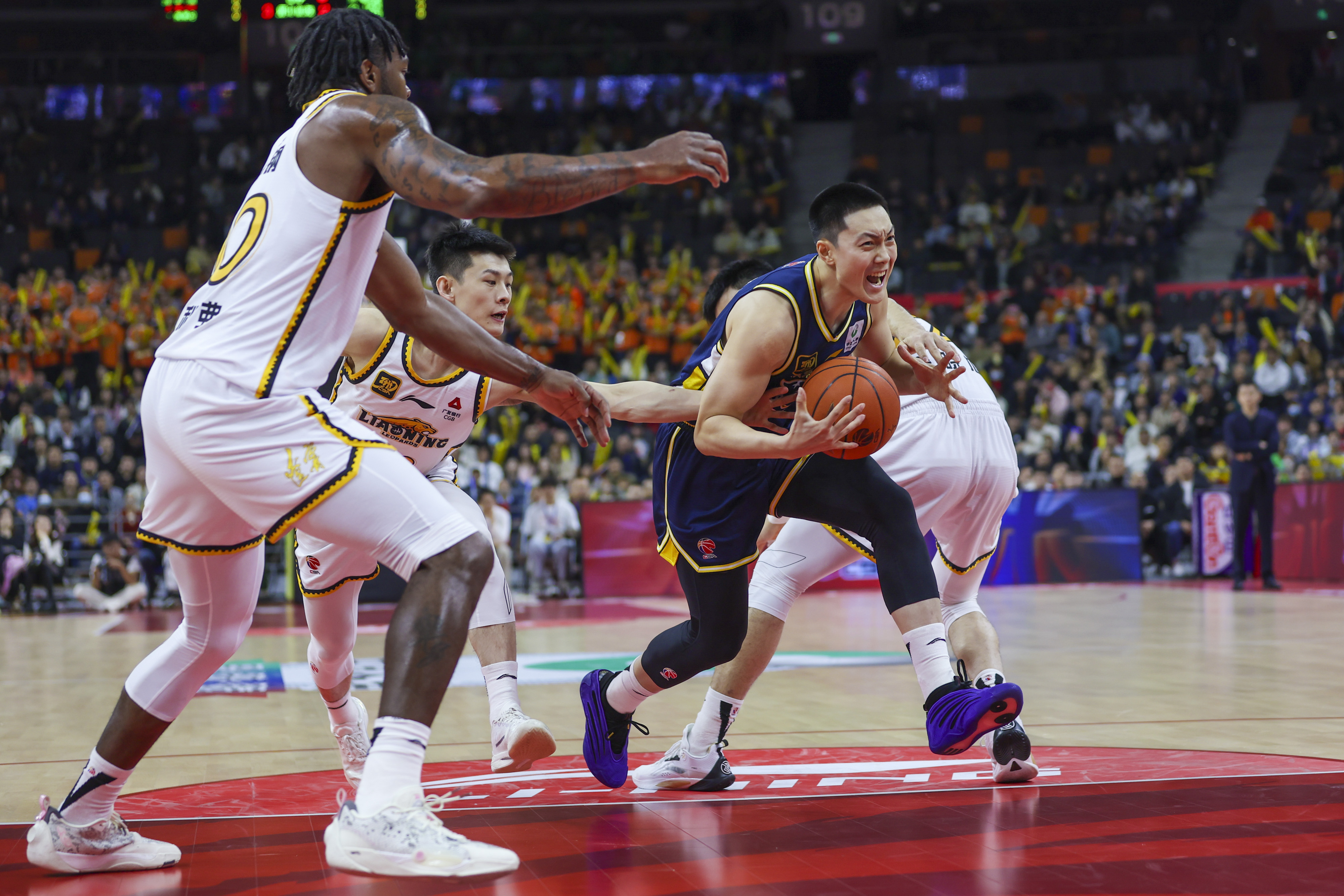 篮球赛事全面拼尽全力 篮球赛事全面拼尽全力