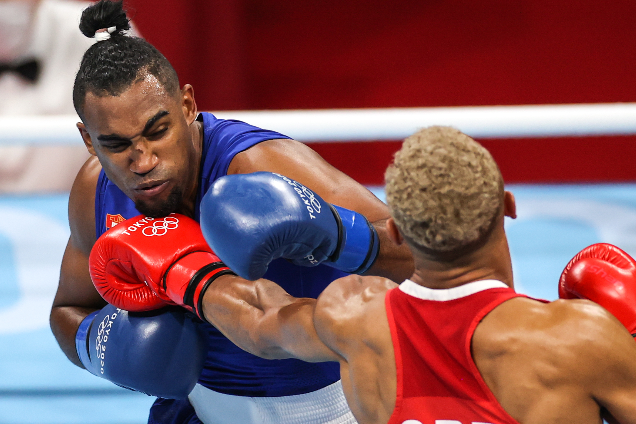 古巴选手勇夺冠决赛中稳操胜券 古巴选手勇夺冠决赛中稳操胜券