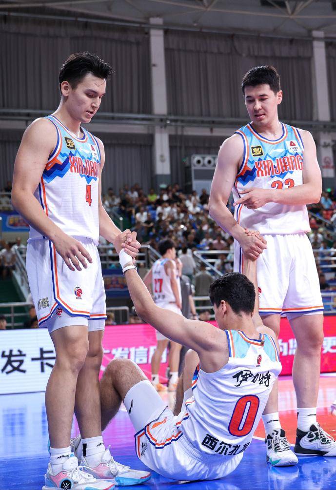 新疆男篮客场不敌天津队,遭遇两连败 新疆男篮客场不敌天津队,遭遇两连败