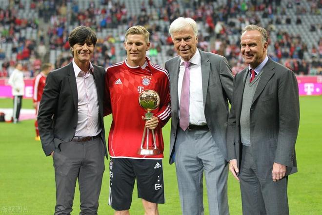 关于拜仁慕尼黑中场核心入选本赛季联赛最佳阵容的信息 关于拜仁慕尼黑中场核心入选本赛季联赛最佳阵容的信息