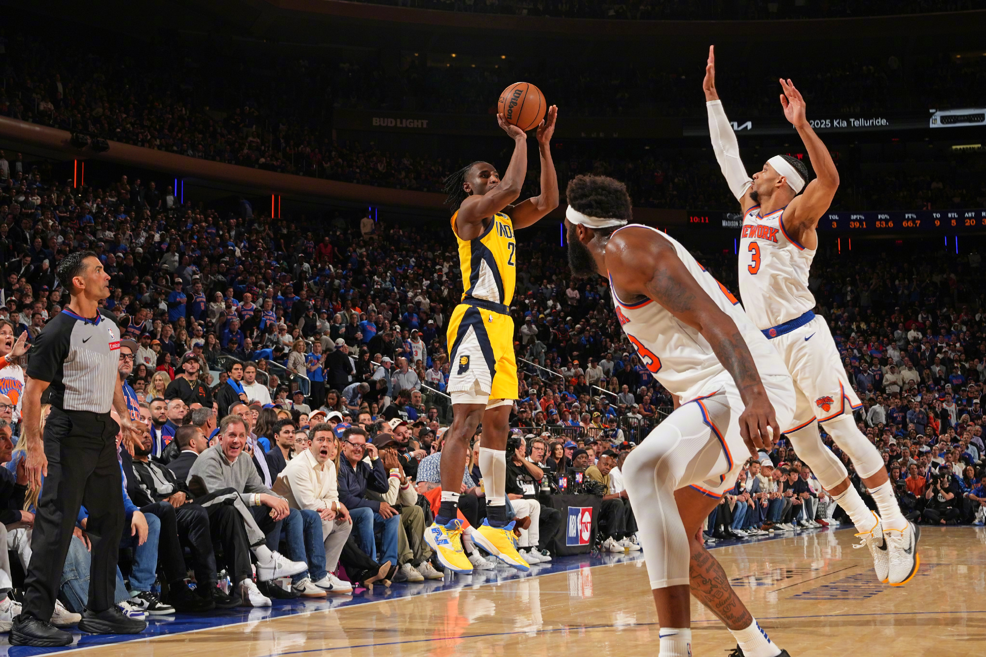 猛龙险胜尼克斯,拉文状态火热 猛龙险胜尼克斯,拉文状态火热