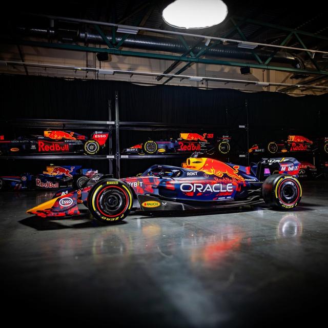 包含迈凯伦绝杀哈斯车队，汉密尔顿带队取胜的词条