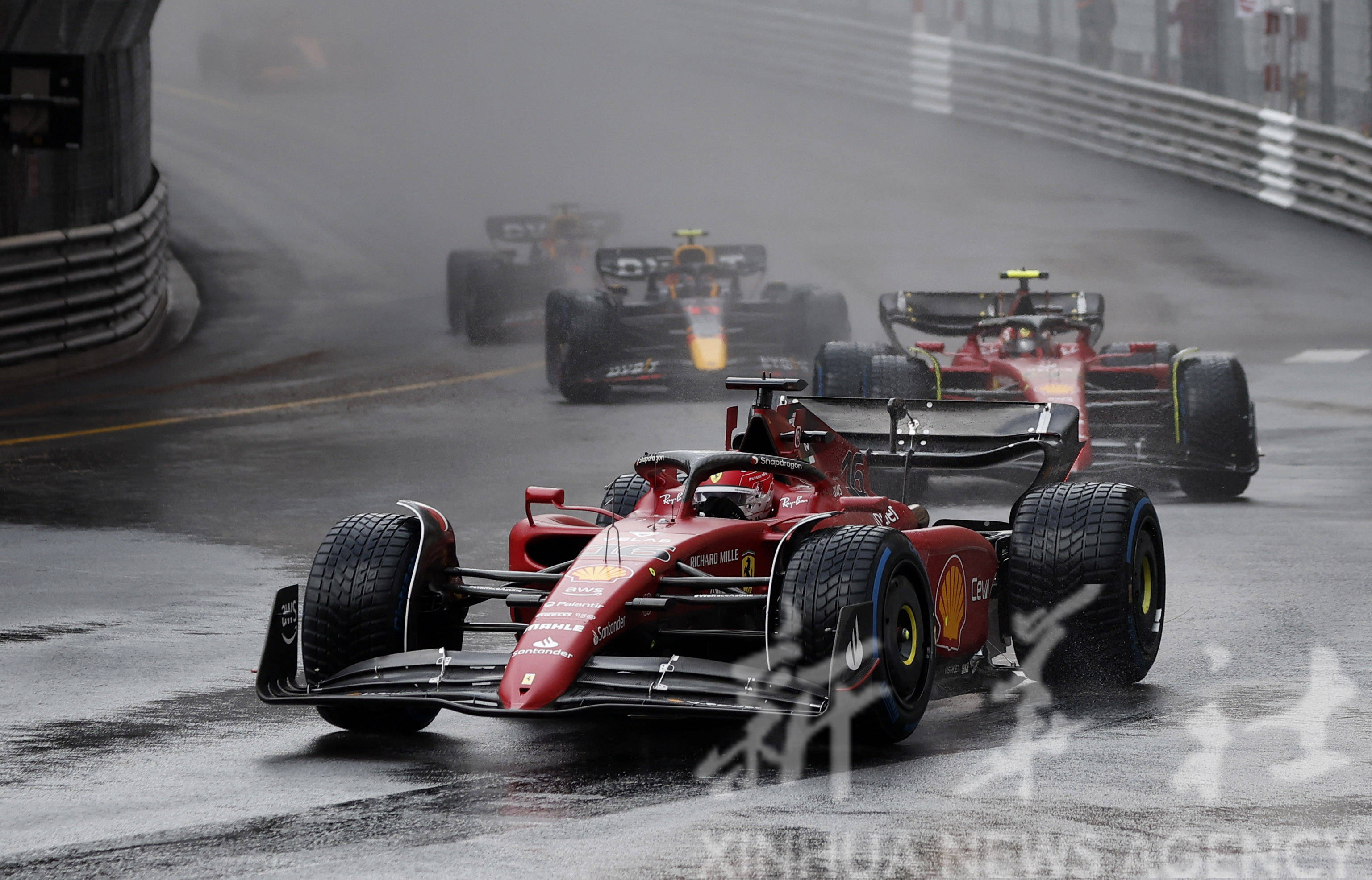 包含威廉姆斯绝杀雷诺车队，佩雷兹带队取胜的词条