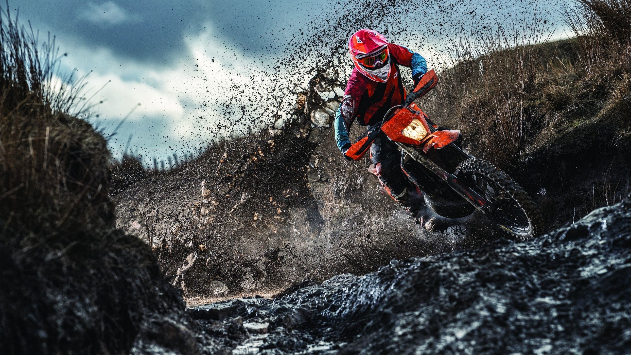 梅西进攻端无人可挡，亚特兰大节奏掌控中国，足球战术与商业版图的双重征服