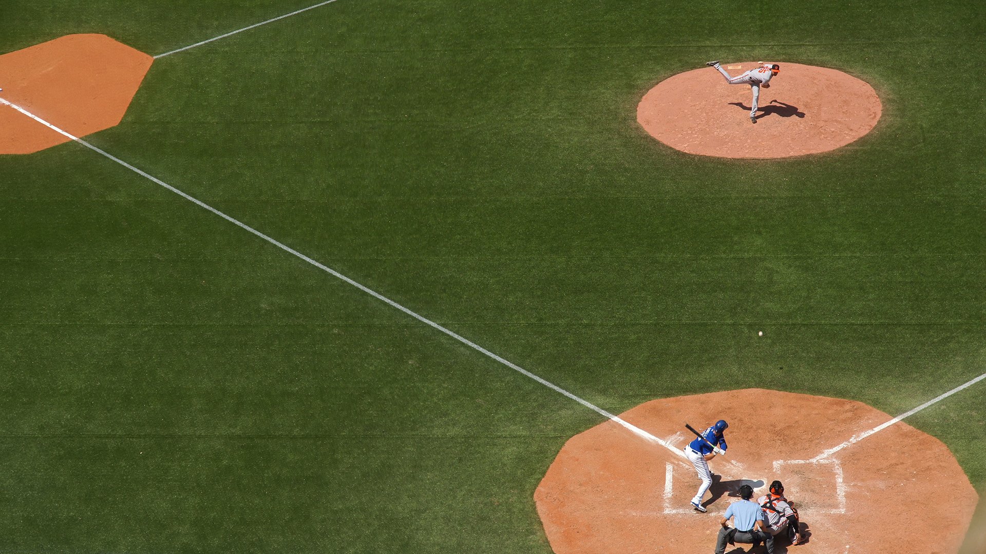 赛道上的红与橙，雷诺完胜迈凯伦，塞恩斯状态火热点燃赛季新希望