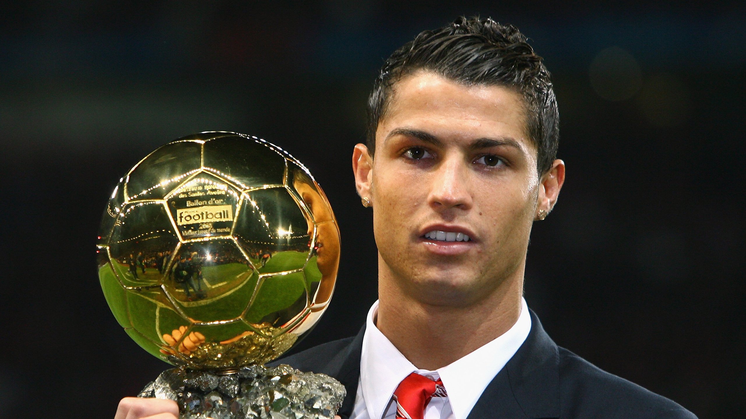 孤胆英雄的教科书，当莱万在墨西哥与克罗地亚的狂想曲中写下唯一解